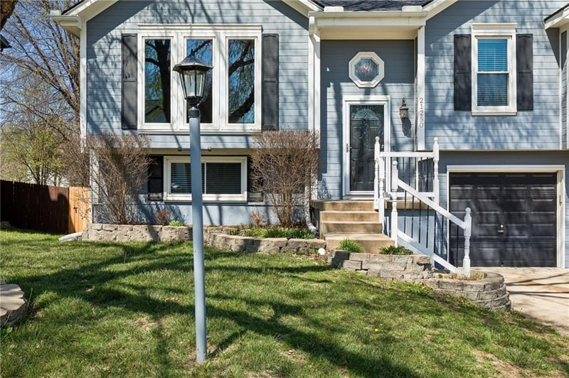 21250 124th St, Olathe, KS 66061