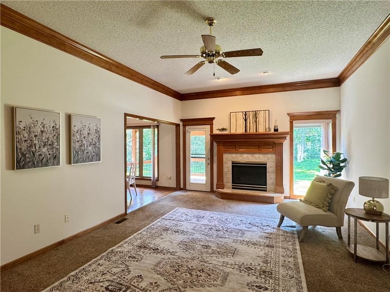 1011 75th St, Gladstone, MO 64118