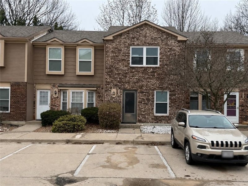 727 Liggett Rd #C, Blue Springs, MO 64015