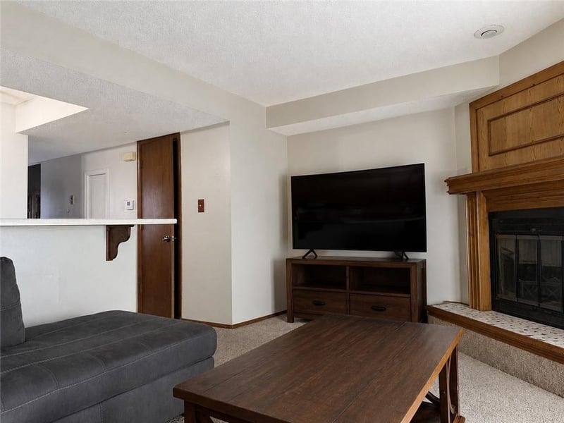 727 Liggett Rd #C, Blue Springs, MO 64015