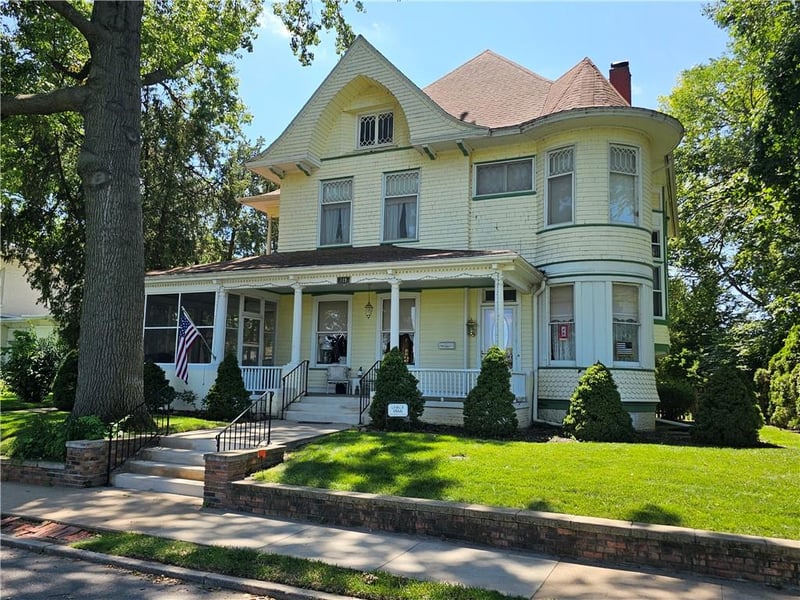 409 Esplanade St, Leavenworth, KS 66048