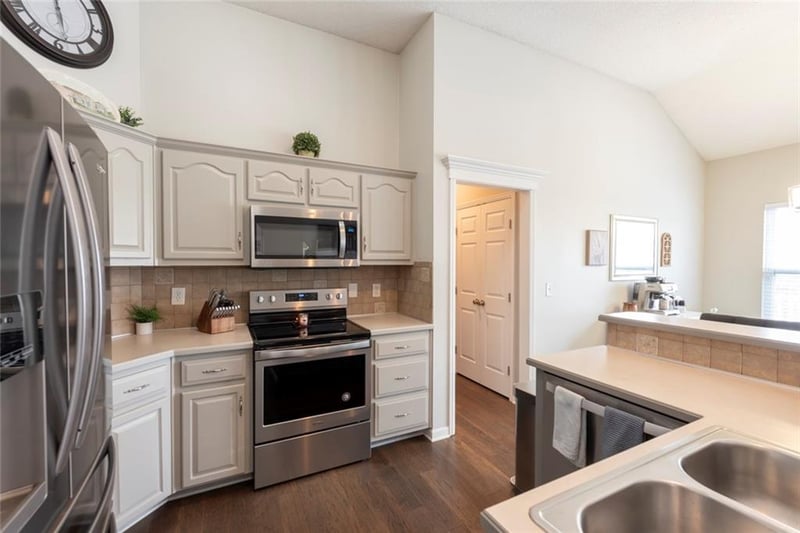 8544 Ava Ave, Kansas City, MO 64154