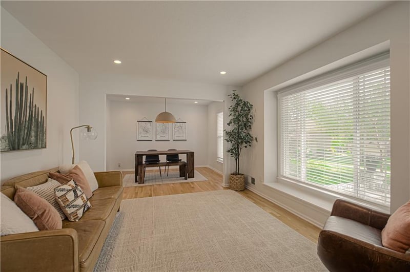 7626 Canterbury Dr, Prairie Village, KS 66208