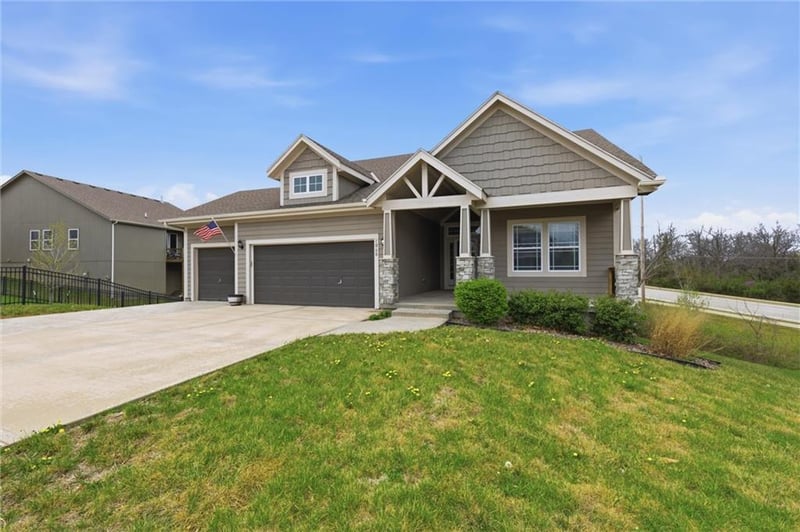 1060 Sumac St, Olathe, KS 66061