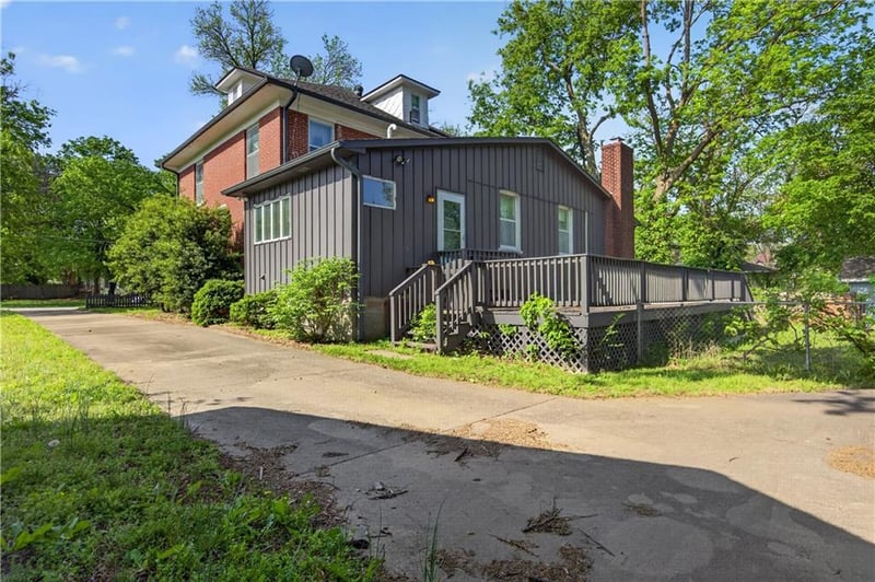 612 W Cherry St, Nevada, MO 64772