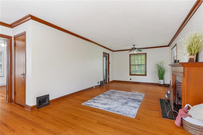 3634 College Ave, Kansas City, MO 64117