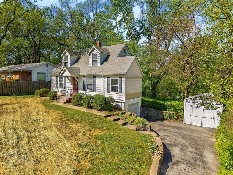 3634 College Ave, Kansas City, MO 64117