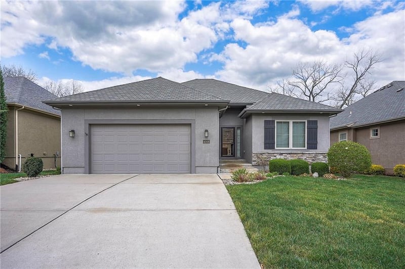 4008 Grant St, Lee's Summit, MO 64064