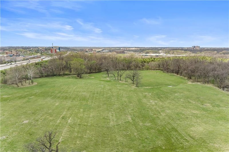 22400 Frontage Rd, Independence, MO 64056