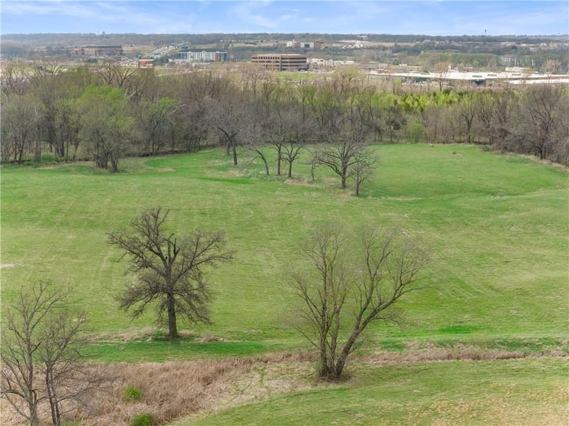 22400 Frontage Rd, Independence, MO 64056