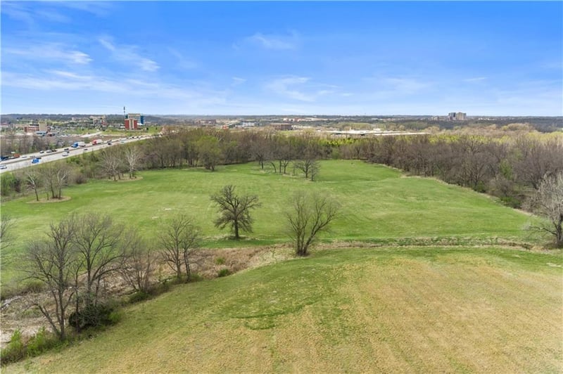 22400 Frontage Rd, Independence, MO 64056