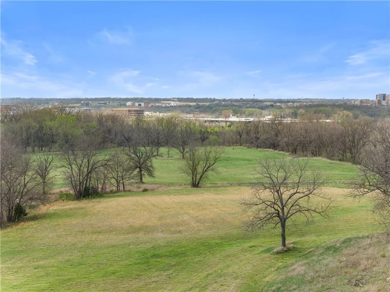 22400 Frontage Rd, Independence, MO 64056