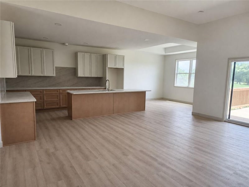 1108 Trail View Ct, Baldwin City, KS 66006