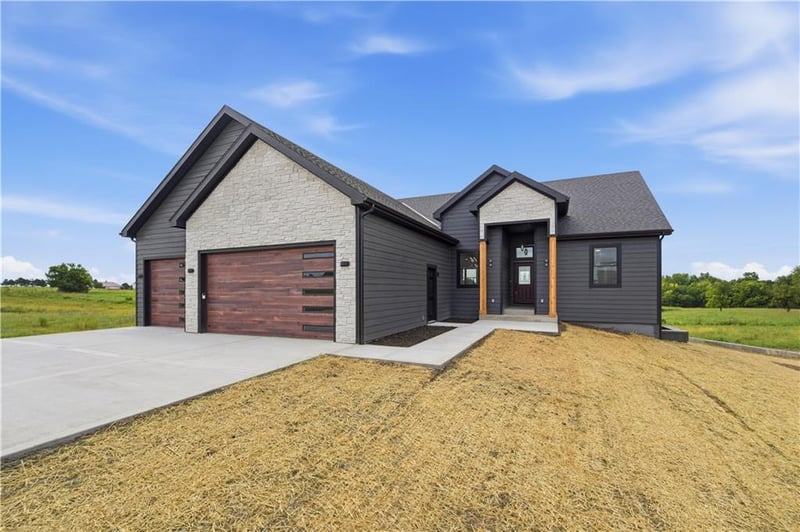 1108 Trail View Ct, Baldwin City, KS 66006