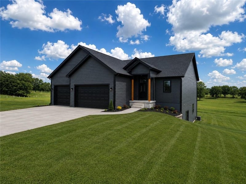 1108 Trail View Ct, Baldwin City, KS 66006