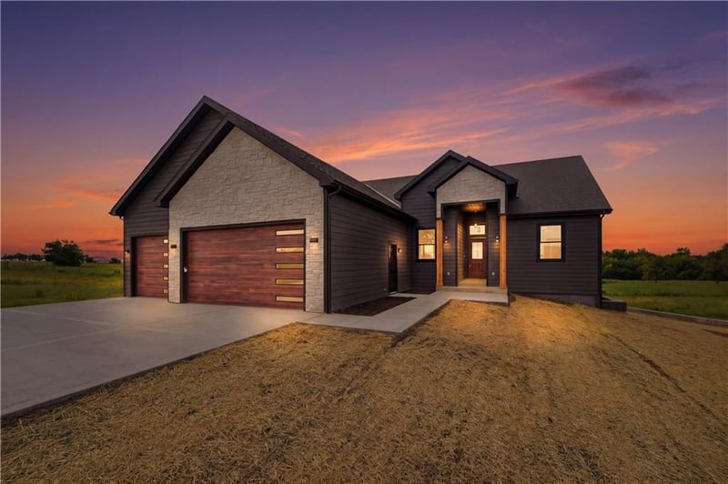 1108 Trail View Ct, Baldwin City, KS 66006