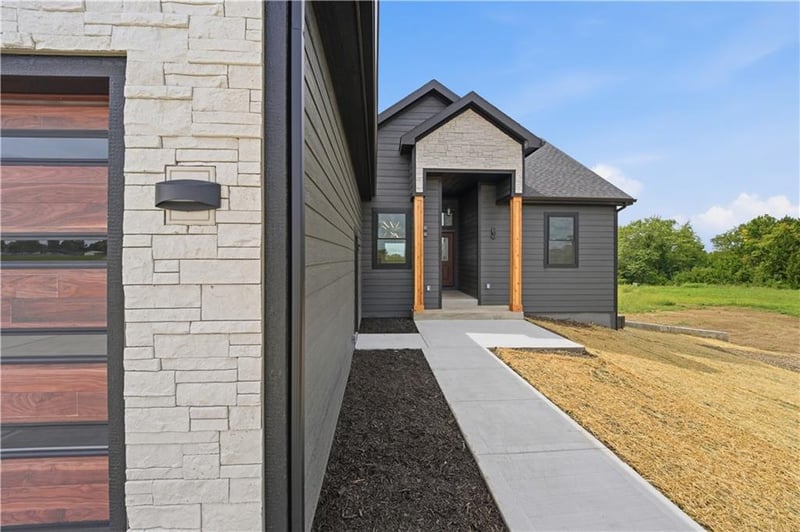 1108 Trail View Ct, Baldwin City, KS 66006