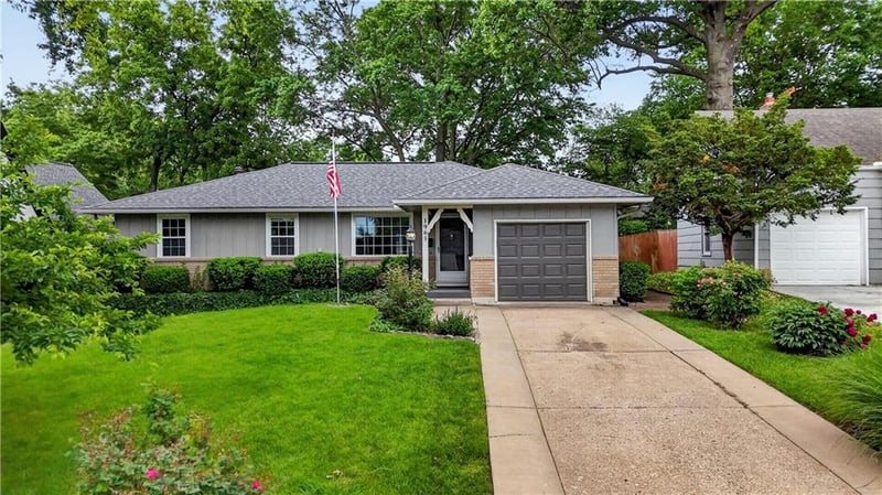 1965 73rd St, Prairie Village, KS 66208