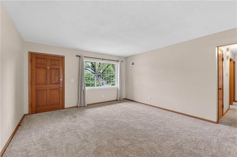 1965 73rd St, Prairie Village, KS 66208