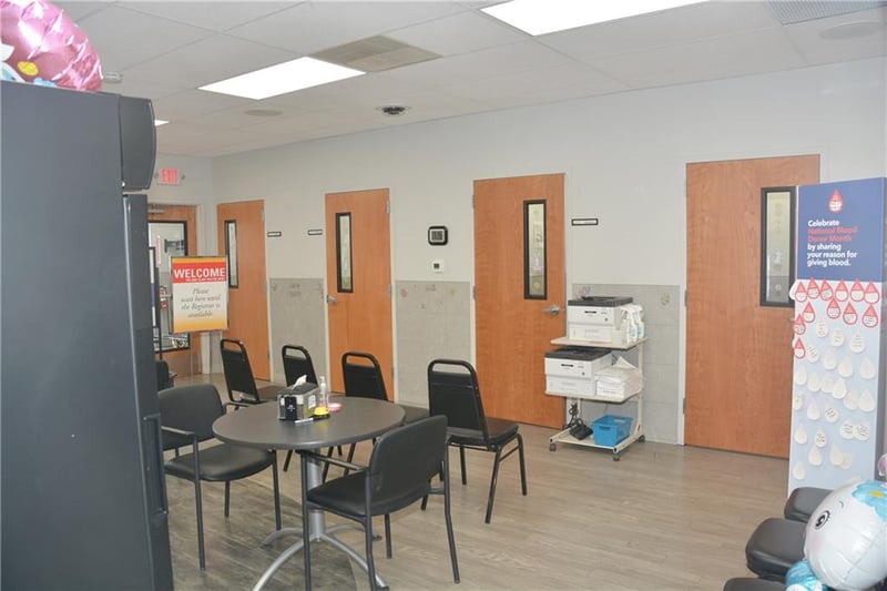 1124 Us 40 Hw, Blue Springs, MO 64015