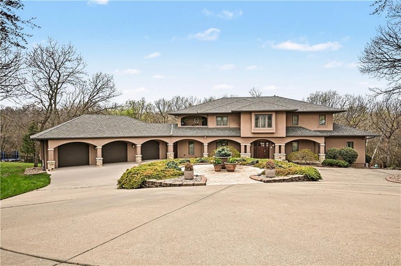 2905 SW 19th St, Blue Springs, MO 64015