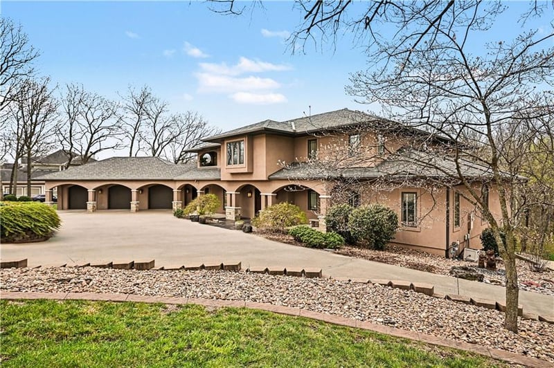 2905 SW 19th St, Blue Springs, MO 64015