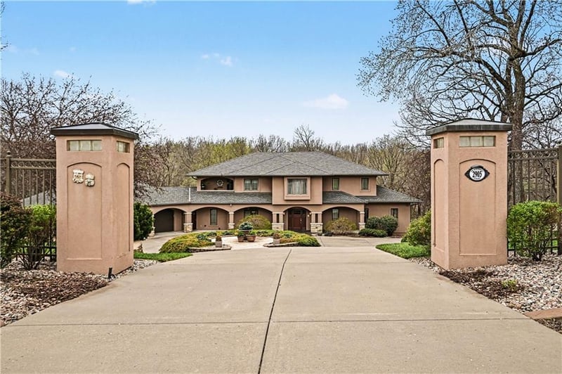 2905 SW 19th St, Blue Springs, MO 64015