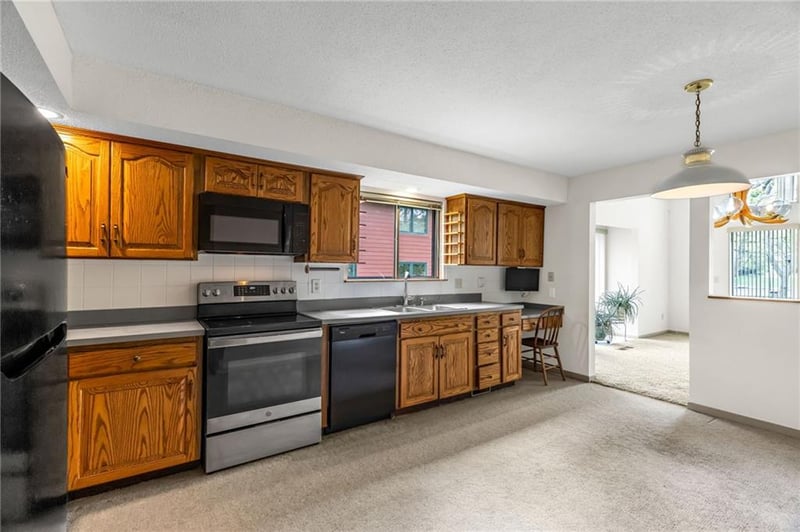 8216 NW Forest Dr, Weatherby Lake, MO 64152