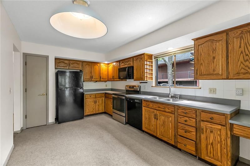 8216 NW Forest Dr, Weatherby Lake, MO 64152