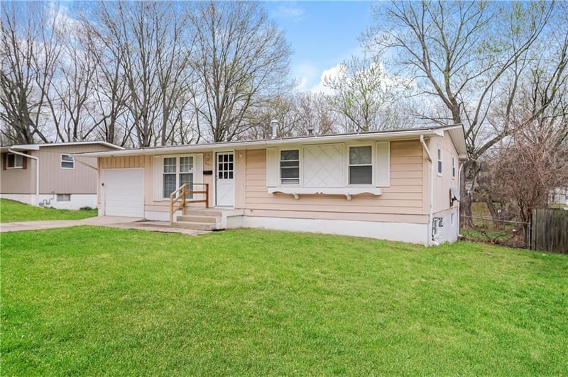 9411 Farley Ave, Kansas City, MO 64138