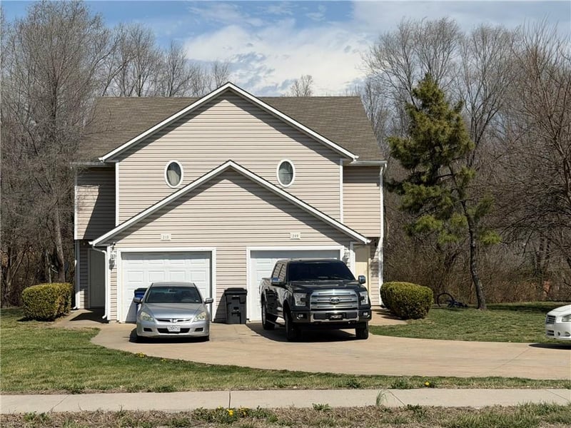 209 - 213 South Ave, Blue Springs, MO 64014