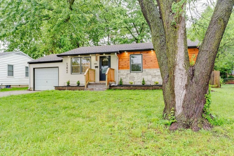 13800 11th St, Grandview, MO 64030