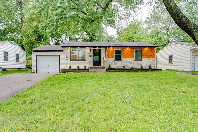 13800 11th St, Grandview, MO 64030