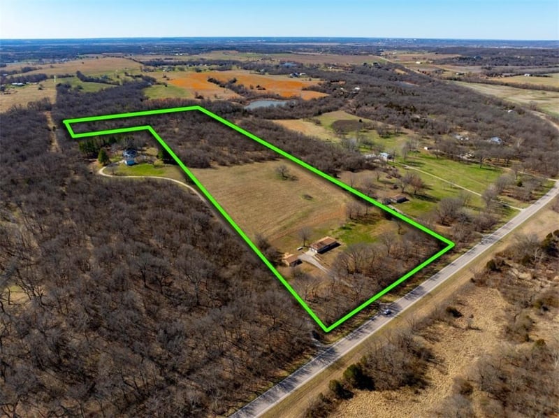 24069 Chieftain Rd, Lawrence, KS 66044