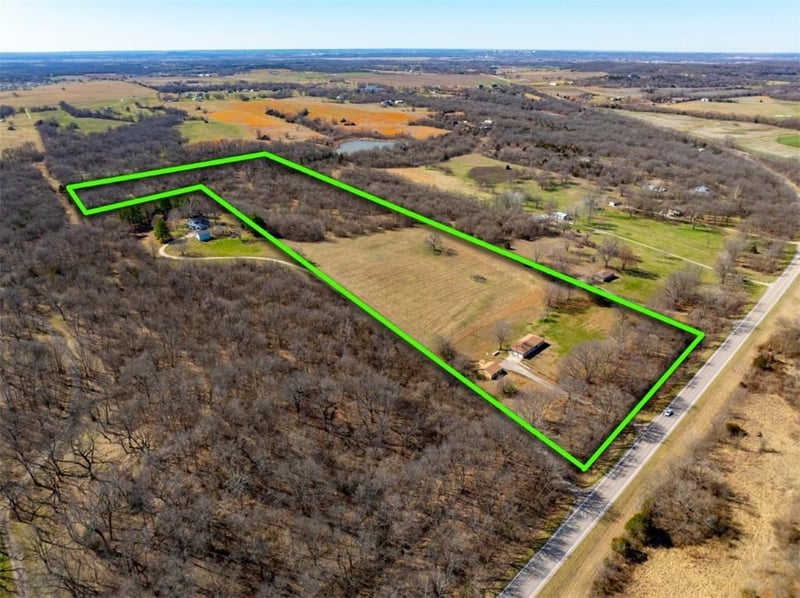 24069 Chieftain Rd, Lawrence, KS 66044