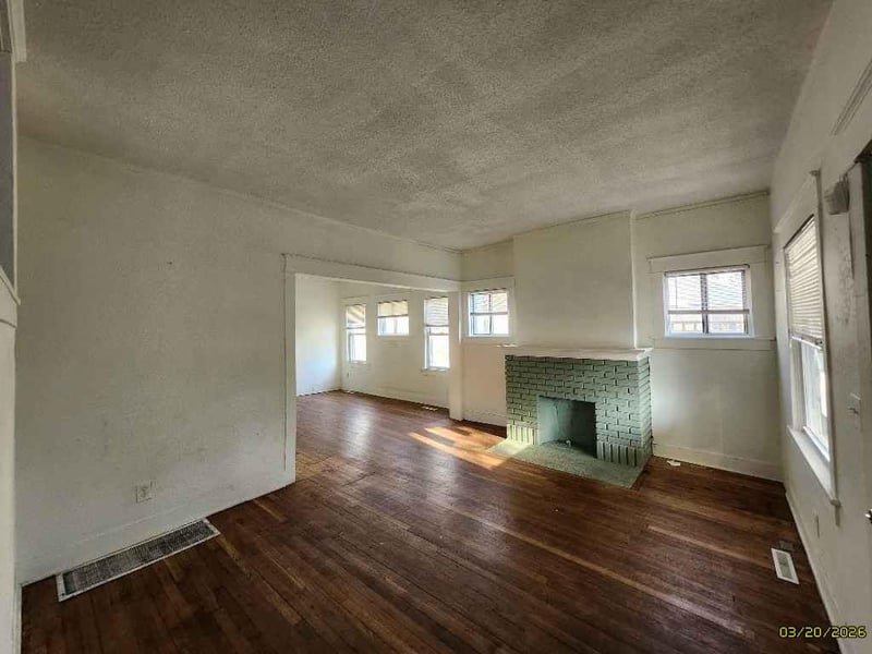 3800 Chestnut Ave, Kansas City, MO 64128