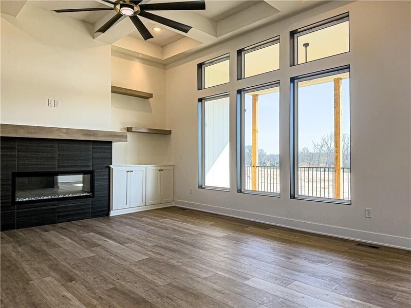 10787 Genesis Dr, Parkville, MO 64152