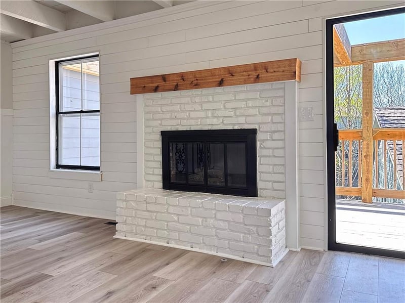160 Bayview Dr, Lee's Summit, MO 64064