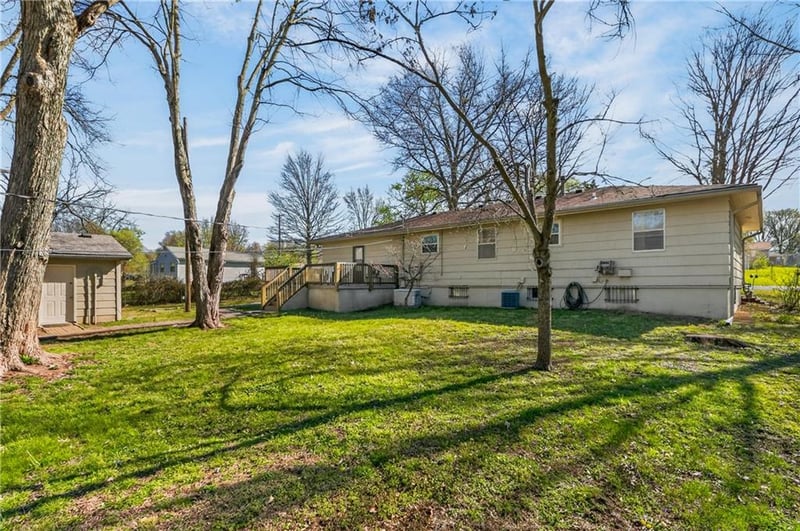 11030 Charlotte St, Kansas City, MO 64155