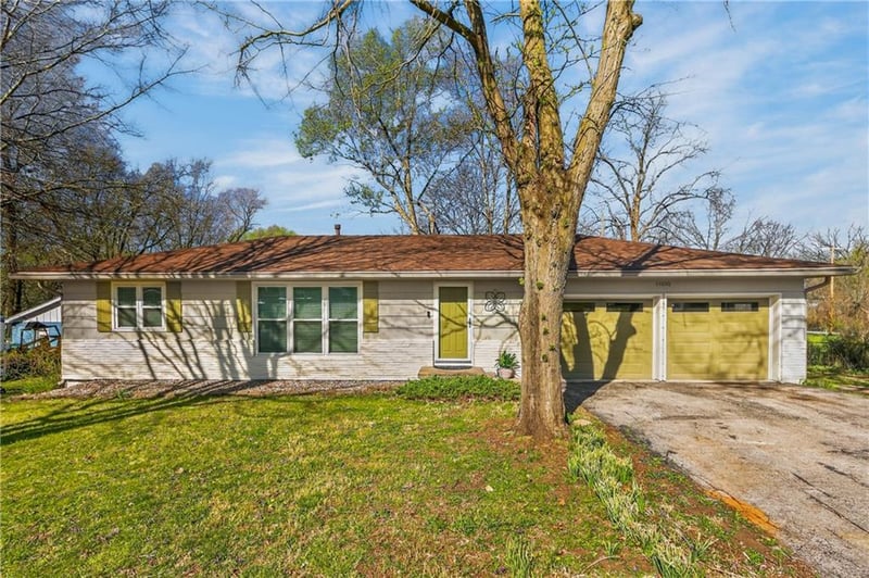 11030 Charlotte St, Kansas City, MO 64155