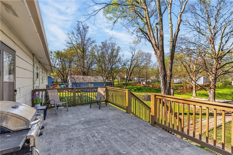 11030 Charlotte St, Kansas City, MO 64155