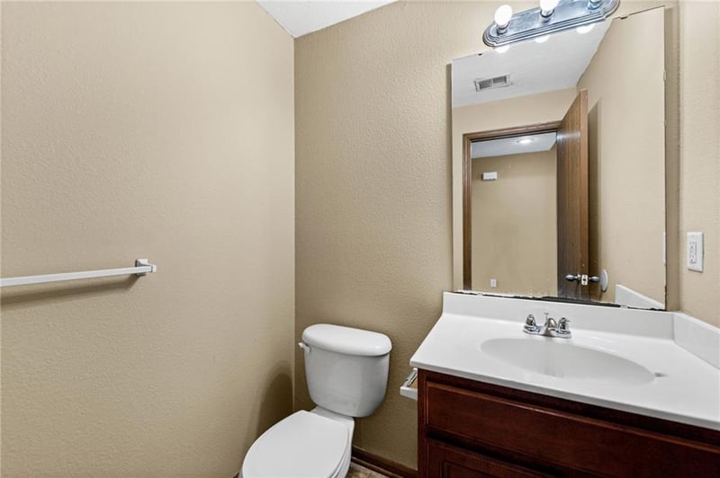 1640 Madison St, Lee's Summit, MO 64081