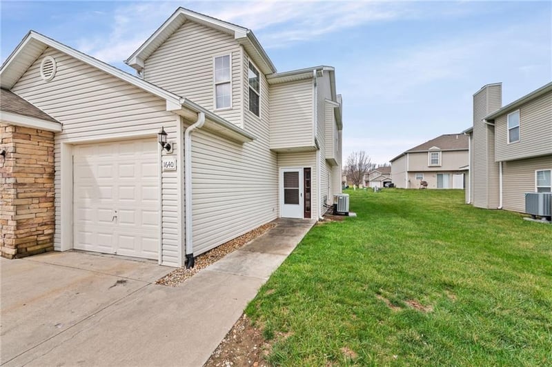 1640 Madison St, Lee's Summit, MO 64081