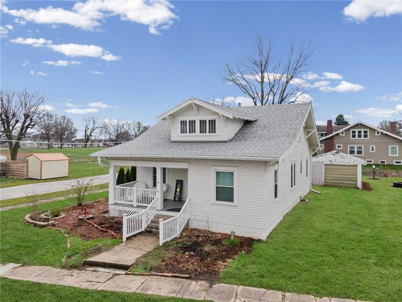 210 4th St, Norborne, MO 64668