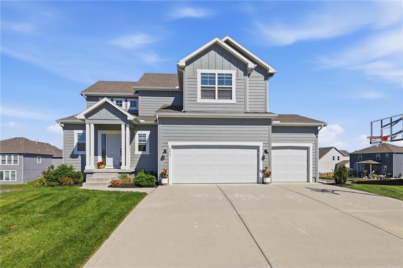4417 Tanzanite Cir, Lee's Summit, MO 64082