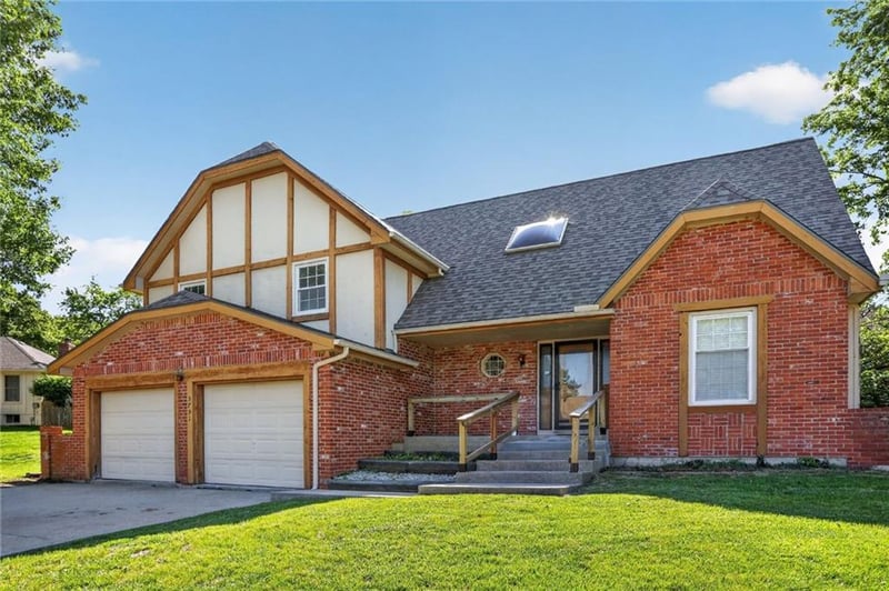 5751 Richards Cir, Shawnee, KS 66216