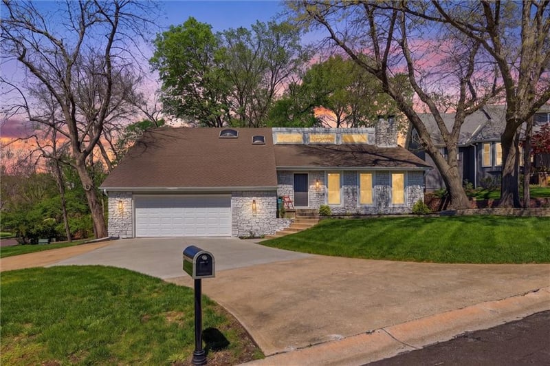 10661 Riggs Dr, Overland Park, KS 66212