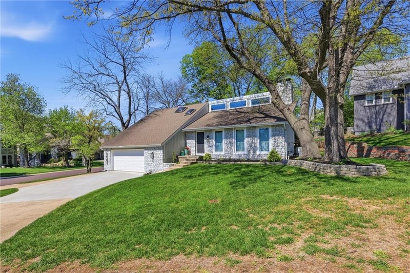 10661 Riggs Dr, Overland Park, KS 66212