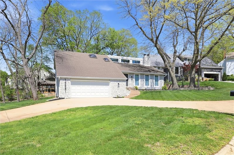 10661 Riggs Dr, Overland Park, KS 66212