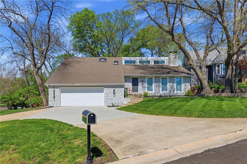 10661 Riggs Dr, Overland Park, KS 66212